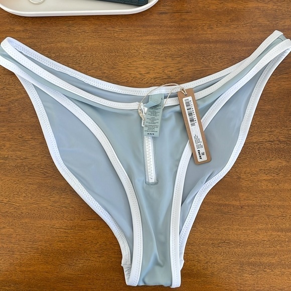 Skims Sporty Zipper Swim Bikini - Picture 7 of 10